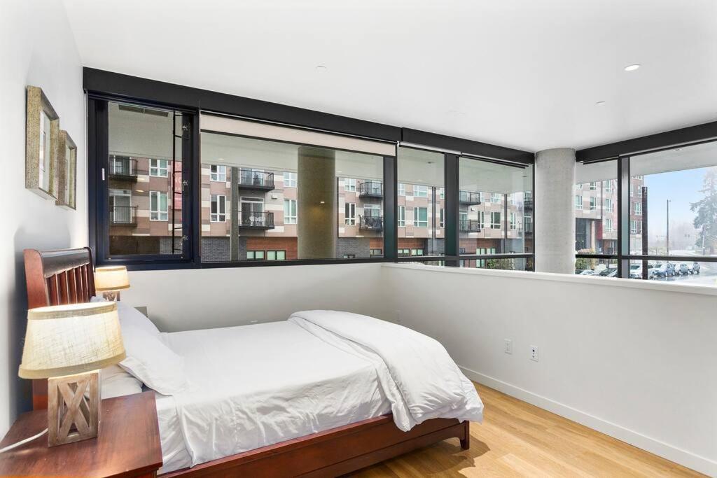 רדמונד Airy And Open Corner Loft - 92 Walkscore מראה חיצוני תמונה